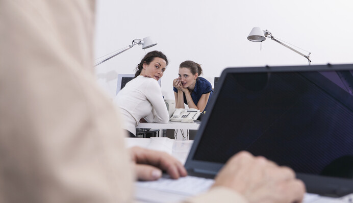 Розпускають чутки за спиною: хто по гороскопу найбільші пліткарі