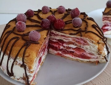 С вишнями и сметанным кремом: как приготовить простой блинный торт