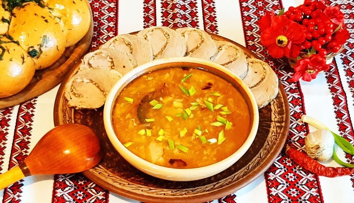 Смачний і наваристий: як приготувати капусняк зі свіжою і квашеною капустою