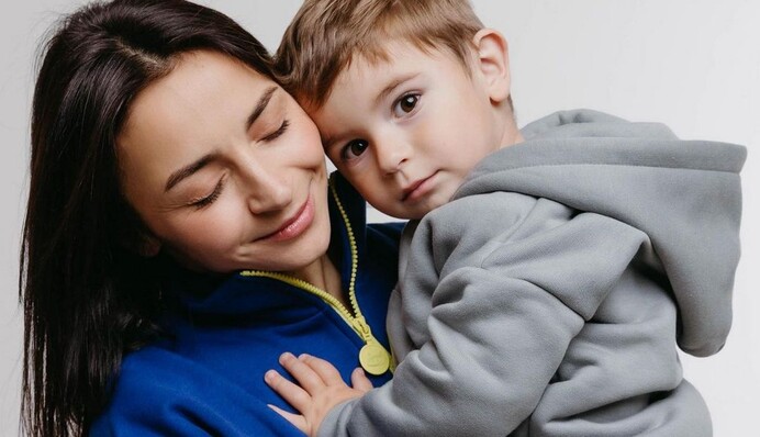 Тягнути все не виходить: Ілона Гвоздьова пояснила, чому її син живе з бабусею