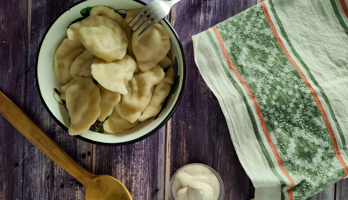 Вареники з сиром - головна страва на Масляну в Україні: як їх приготувати