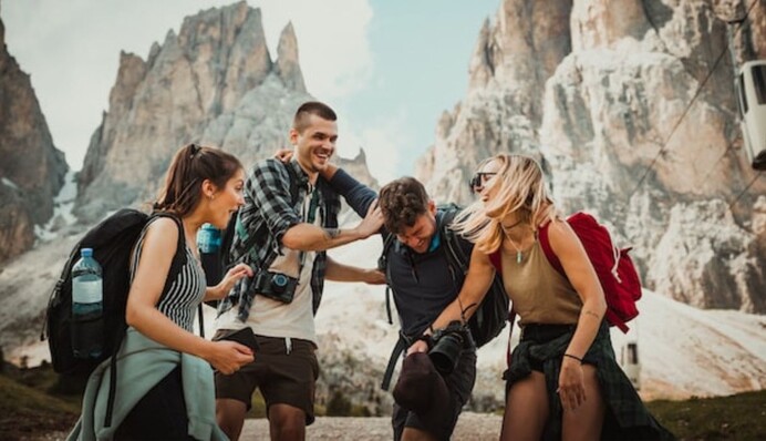 Часто остаются одинокими: какие знаки Зодиака не умеют дружить