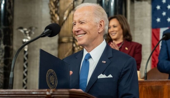 Український блогер кумедно переозвучив Байдена на зустрічі з українськими політиками: відео