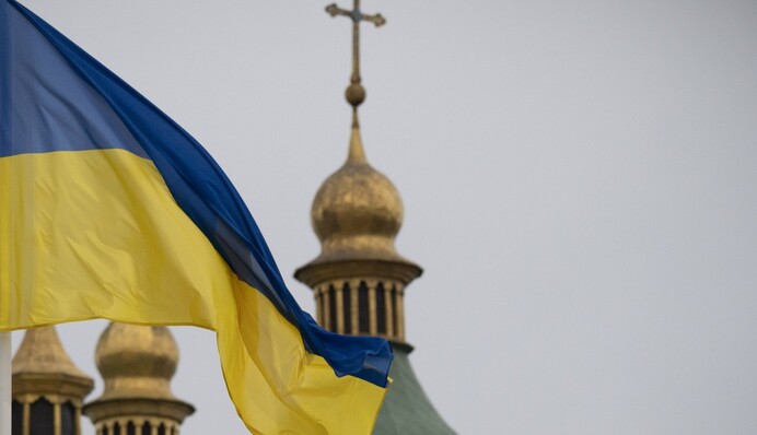 Святослав Вакарчук потужно виконав гімн перед нагородженням захисників України на річницю війни