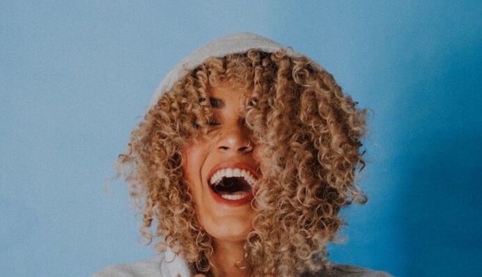 Фортуна им улыбнется: каким знакам Зодиака повезет в марте 2023 года