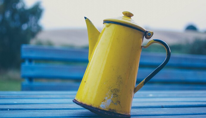 Три народних засоби, які впораються з накипом у чайнику не гірше спеціальної хімії