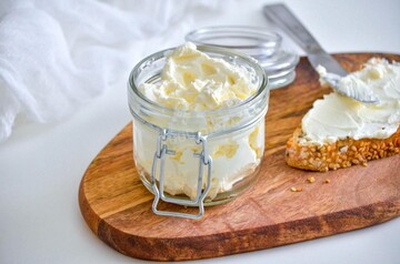 Як приготувати ніжний вершковий крем-сир з трьох інгредієнтів: простий рецепт