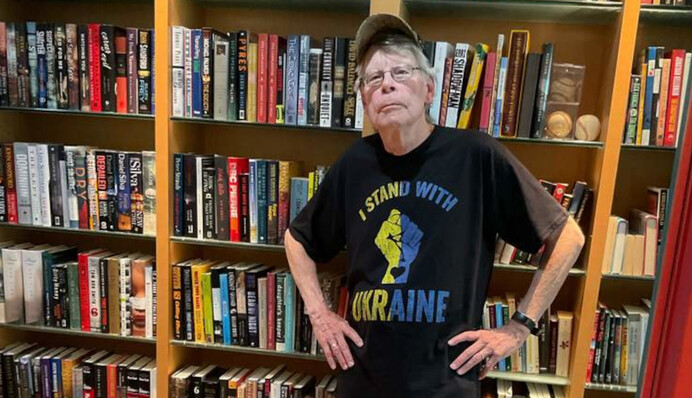 Стивен Кинг назвал Путина лысым идиотом и помечтал о его поражении