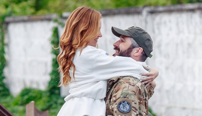 Ти заслуговуєш на свято: Наталка Денисенко зворушливо привітала чоловіка-захисника з днем народження