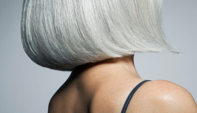 Стилісти дали поради, як фарбувати волосся жінкам після 60 років