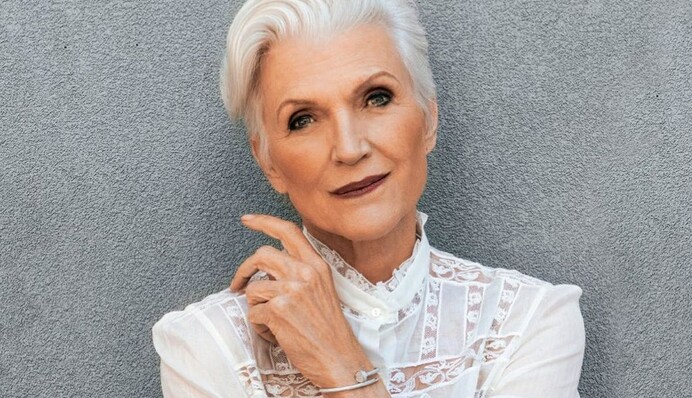 Мати Ілона Маска виступить на конференції в Дубаї разом із блогеркою з Росії, яка підтримує війну