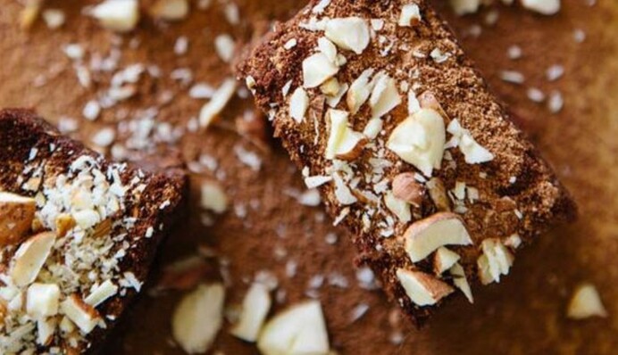 З горіхами та сухофруктами: як приготувати корисні батончики брауні