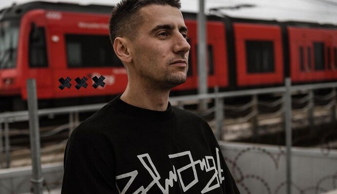 Після еміграції у США Олександр Еллерт виправдав чоловіків, які виїхали з України під час війни