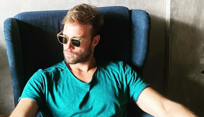 Дайте вже йому Оскар: Алекс Топольський насмішив мережу відео знайомства з дівчиною