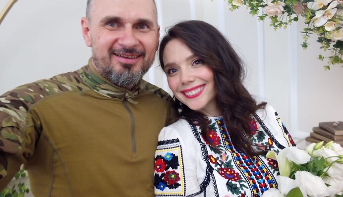 Отца в жизни не видел: жена Олега Сенцова впервые привезла в Украину их сына