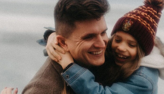 Вперше після початку війни: Анатолій Анатоліч розчулив до сліз відео повернення доньки додому