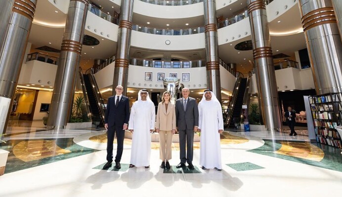 Олена Зеленська у пісочному костюмі відвідала Абу-Дабі з нагоди Міжнародного жіночого дня: фото