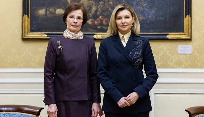 Олена Зеленська у костюмі з колосками зустрілася з першою леді Латвії Андрою Левіте: фото