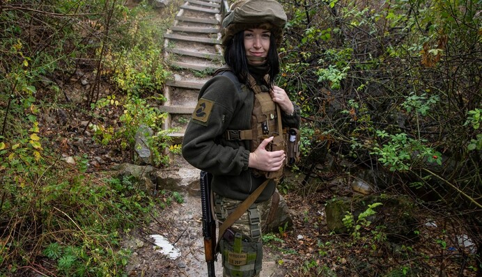 В Україні немає слабкої статі: 8 березня військові подякували жінкам за силу і героїзм