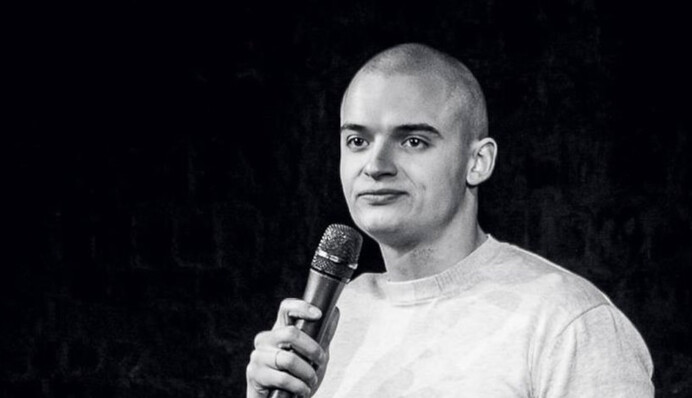 Стендапер Щегель заявил, что получил три повестки и сбежал в Турцию как артист