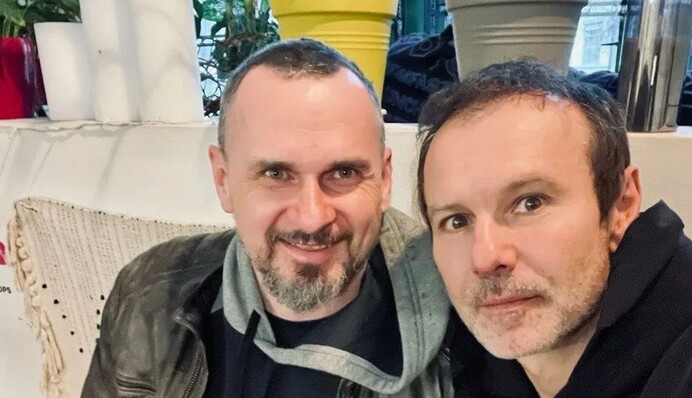 Вакарчук показал трогательное фото с Олегом Сенцовым и его маленьким сыном