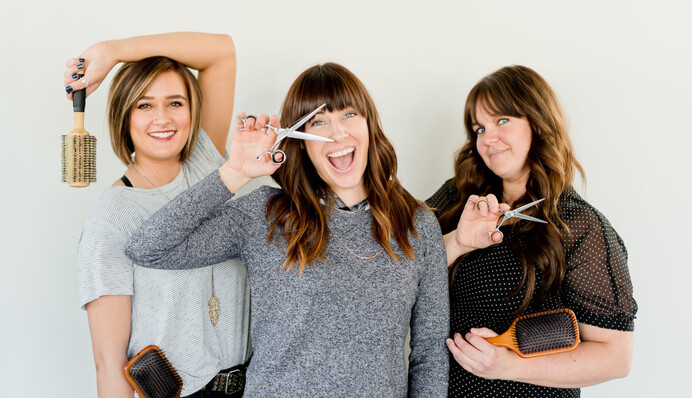 Как не стоит красить редкие волосы: стилистка дала советы