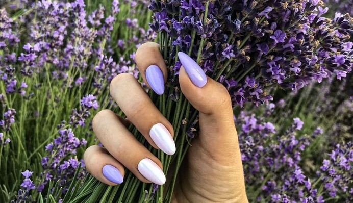 Лавандовый маникюр - нежный тренд весны 2023: как он выглядит