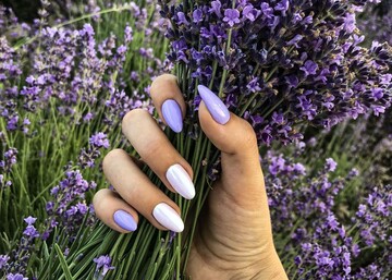 Лавандовий манікюр - ніжний тренд весни 2023: як він виглядає