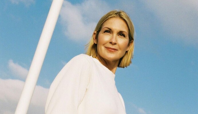 Акторка Келлі Разерфорд в українській сукні-вишиванці з'явилася на благодійному заході у Флориді: фото