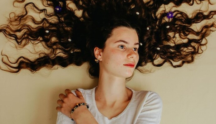 Возможно, вы слишком часто моете голову – вот что советуют эксперты