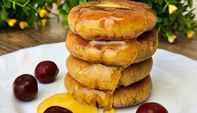 Вкусные сырники можно есть даже в пост: как приготовить их без яиц и молока