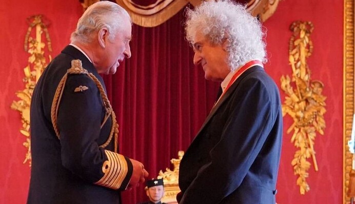 Король Чарльз посвятив у лицарі 75-річного гітариста Queen Браяна Мея: фото