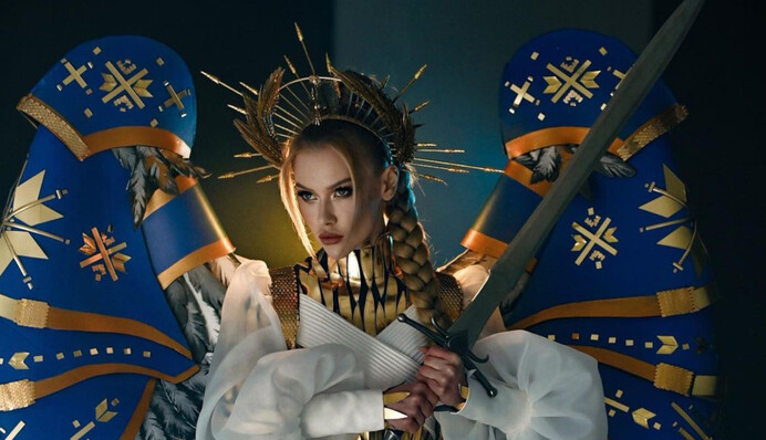 Украинка Виктория Апанасенко выиграла конкурс национальных костюмов на 