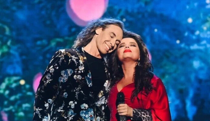 Предательница Королева дала концерт в Кремле с шоу-балетом в костюмах цветов флага РФ