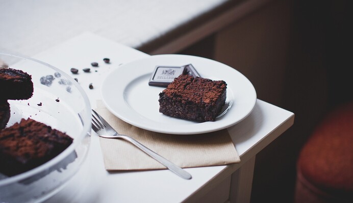 Сухе ззовні і вологе зсередини: як приготувати справжнє американське тістечко брауні