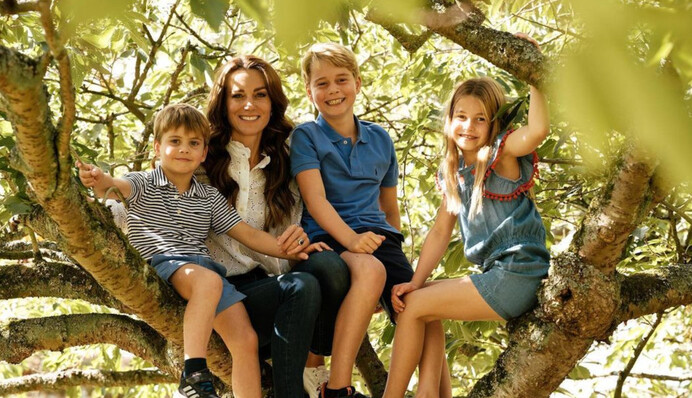 Кейт Міддлтон опублікувала привітання з Днем матері і налякала півсвіту: фото