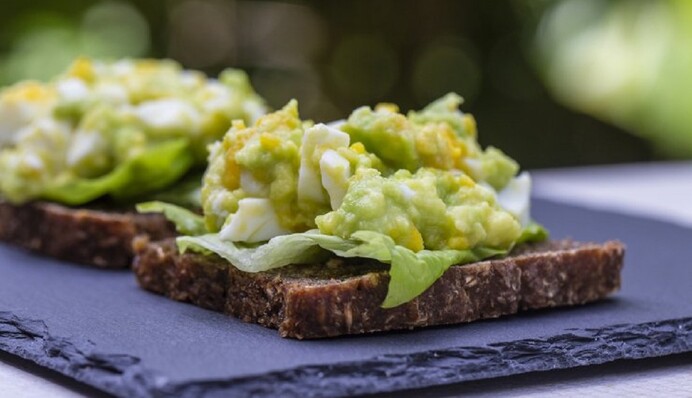 Ідеально для бутербродів: топ-4 рецепти яєчного салату, який можна намастити на хліб