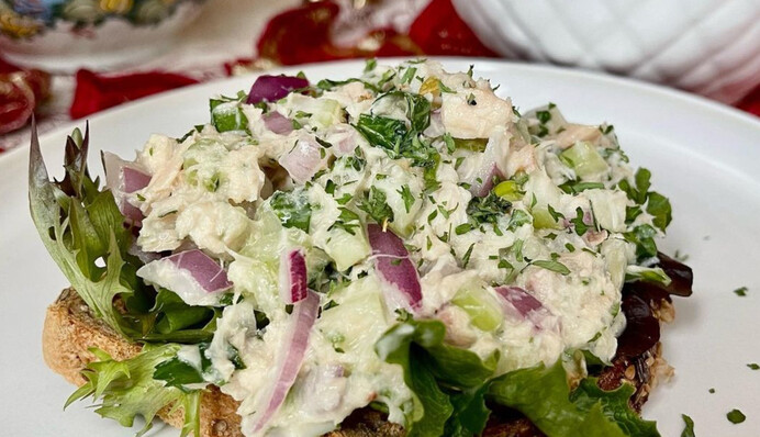 Идеальная намазка для бутербродов: как приготовить салат с тунцом и зеленью