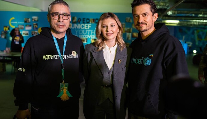 Зеленська у костюмі з брошкою у вигляді півника з Бородянки зустрілася з Орландо Блумом: фото