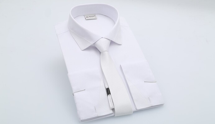 Комірець білої сорочки пожовтів: як позбутися плям підручними засобами