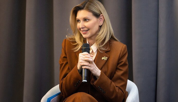 Костюм-тройка с жилеткой – любимый тренд Елены Зеленской: как одевается первая леди