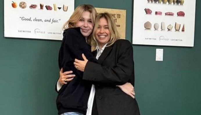 Уже выше мамы: Вера Брежнева показала фото с 22-летней дочерью, которая живет в США