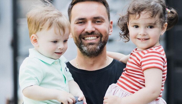 Решались всю жизнь: Тимур Мирошниченко рассказал, когда с женой приняли решение усыновить ребенка