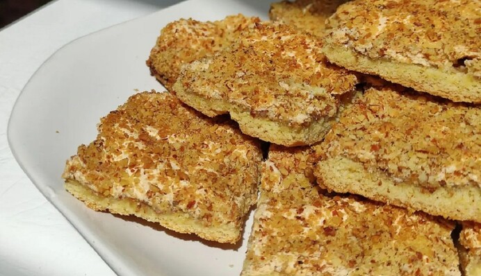 Простая выпечка к чаю: как приготовить лимонно-ореховые пирожные с безе