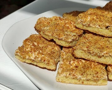 Простая выпечка к чаю: как приготовить лимонно-ореховые пирожные с безе