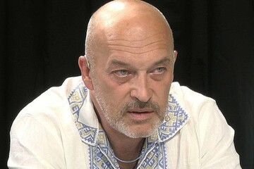 Не можуть далі працювати вчителі, що розповідають нашим дітям про 