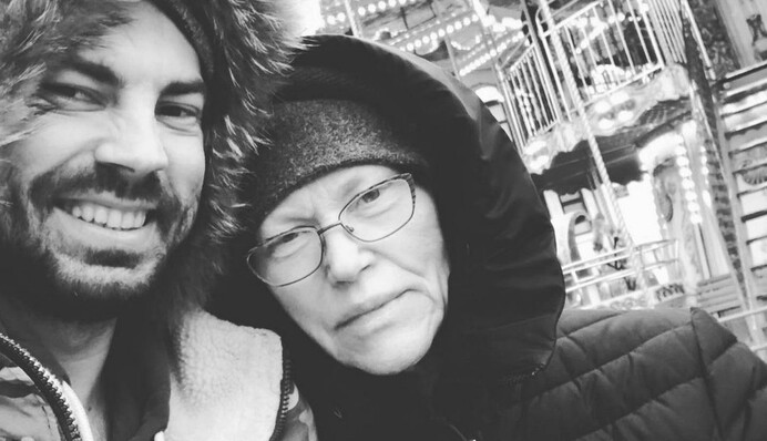 У тебе є ще один онук: Андрій Бєдняков зворушливо вшанував пам'ять своєї мами з Маріуполя