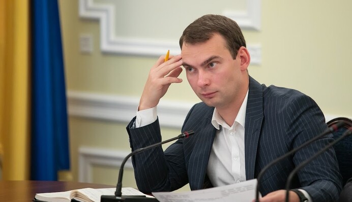 Нахабство досягло такого рівня, що чиновники прямо говорять: краду 