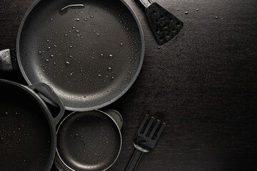 Можно ли готовить еду в антипригарной сковороде, если повреждено тефлоновое покрытие