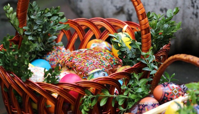 Собираем пасхальную корзину: какие продукты святить, а какие нельзя брать в церковь